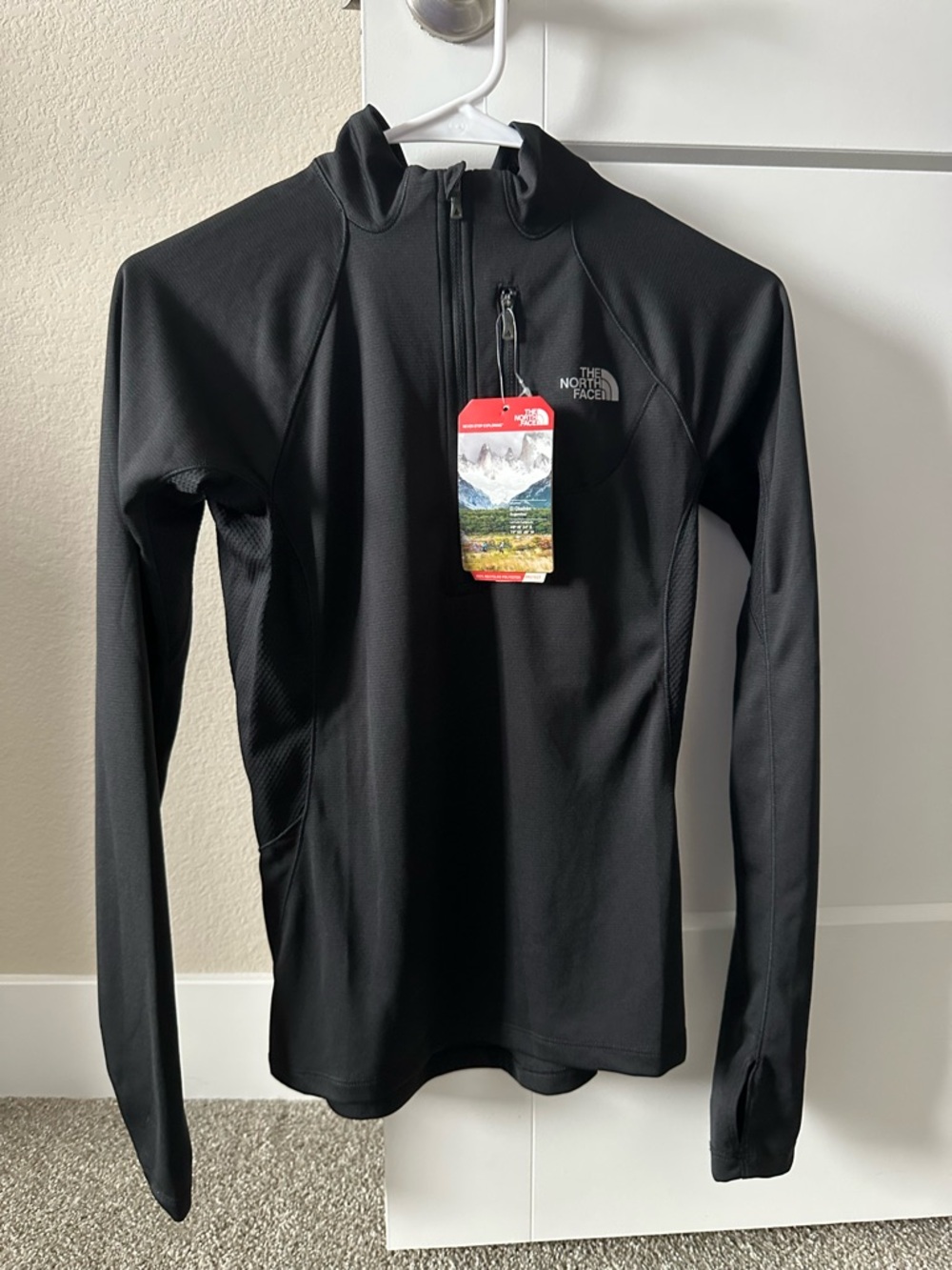 NWT The North Face Women’s Black Zip-Up Midlayer Size XS